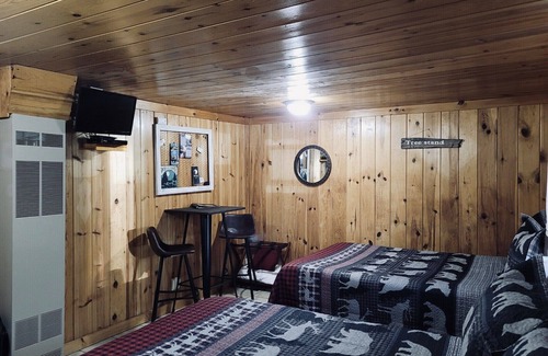 Wellston Hotel | Buck Stop at The Black Bear Inn Satellite, WiFi, Near River & Hiking Trails!