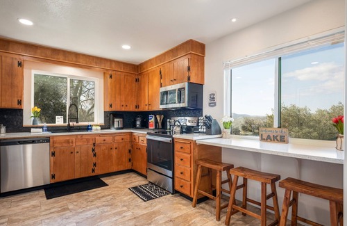Yosemite Forks House | Buckeye Bungalow w hot tub/firepit/views! Pet Friendly!