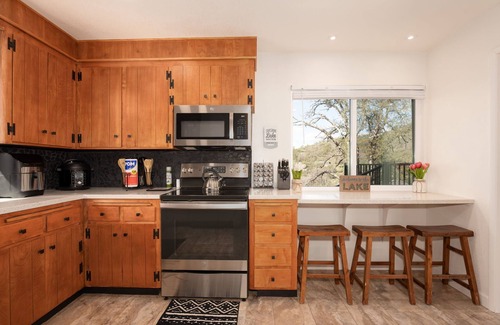 Yosemite Forks House | Buckeye Bungalow w hot tub/firepit/views! Pet Friendly!