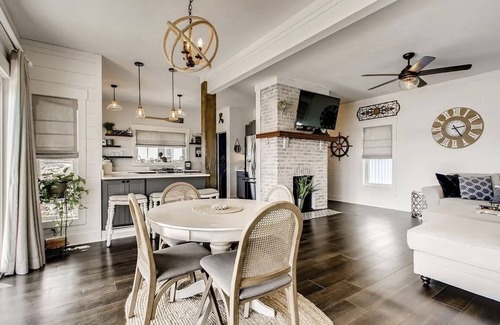 Millersport House | Buckeye Lake Home - Lake Chillin' on the open water w/dock, hot tub & toys.!