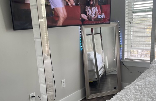 Fox Valley Condo | Buckhead 2 bedroom 2 bathroom Condo 420 friendly