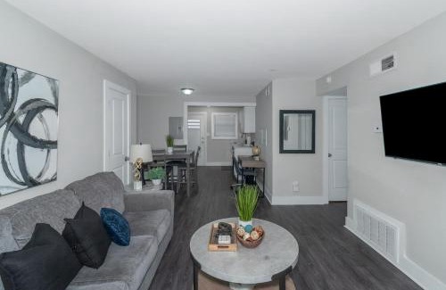 South Tuxedo Park Apartment | Buckhead 2br Free Parking & Wi-fi