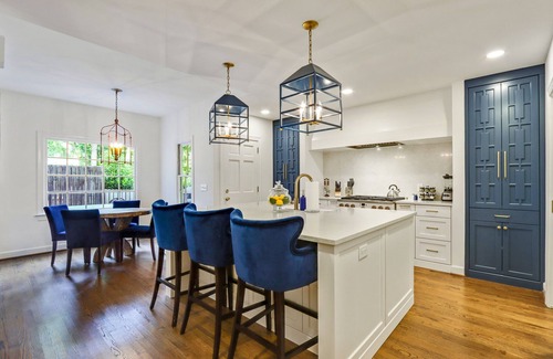 Buckhead House | Buckhead 4-BDRM,3.5 Bath Cozy house, with Piano. 5mins to The Shops of Buckhead