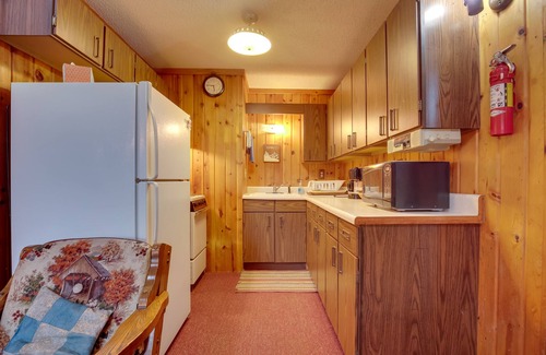 Stambaugh Cabin | 'Buckhorn' in Iron River w/Sauna: Fish & Hike!
