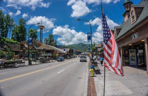 Gatlinburg - Pigeon Forge House | Buckhorn Springs by American Patriot Getaways