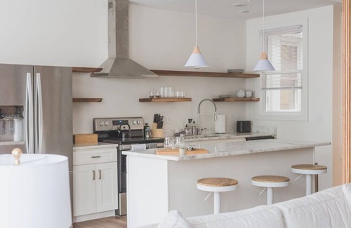 Martinsburg Apartment | Buckingham Palace- one bedroom apartment