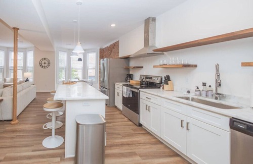 Martinsburg Apartment | Buckingham Palace- one bedroom apartment