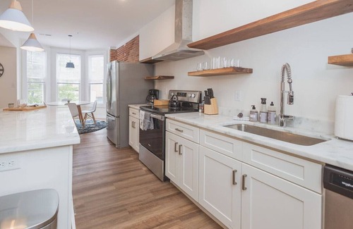 Martinsburg Apartment | Buckingham Palace- one bedroom apartment