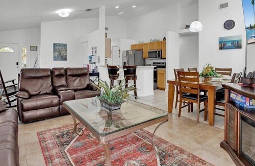 Westridge House | Buckingham Paradise Villa - Pet Friendly - Private Pool Home