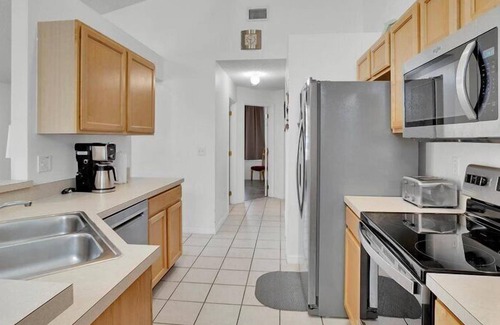 Westridge House | Buckingham Paradise Villa - Pet Friendly - Private Pool Home