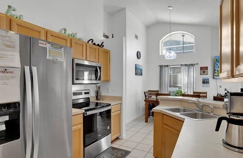 Westridge House | Buckingham Paradise Villa - Pet Friendly - Private Pool Home