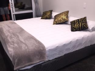 Bucklands Beach Hotel | Bucklands Beach Waterfront Motel
