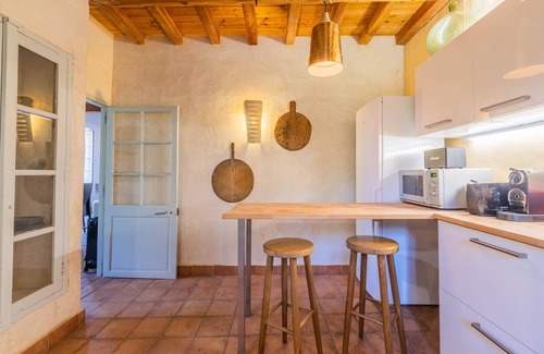 Roquemaure Villa | Bucolic retreat in the heart of a Provencal castle