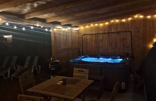 Sucevita Ski Chalet | Bucovina-A-FrameHouse-HotTub-Fireplace-Patio-WiFi