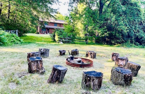 Canton House | Bud's Paradise- A beautiful cabin in the woods!