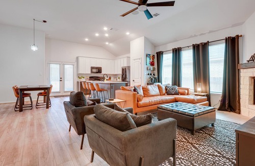 Buda House | Buda Family Retreat w/ Cozy Fireplace!