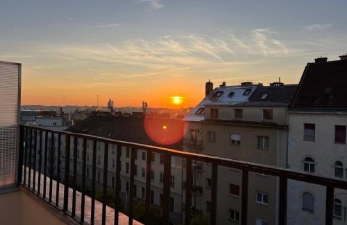 Orszagut Apartment | Buda Top Floor Apartment with Terrace & View Apartment