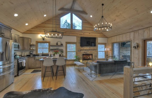 Foxfire Estates Cabin | BUDDHA BLUE RIDGE DREAMCATCHER ~ 2Bd 2Bth Brand New Custom Cabin 2 miles to town