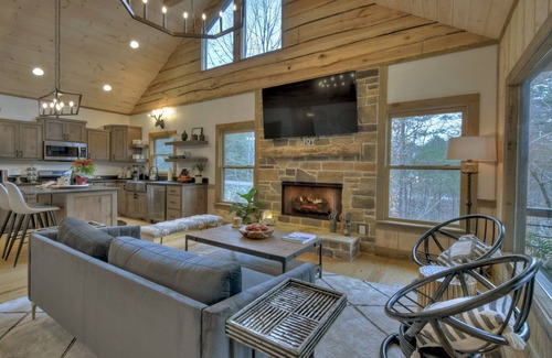 Foxfire Estates Cabin | BUDDHA BLUE RIDGE DREAMCATCHER ~ 2Bd 2Bth Brand New Custom Cabin 2 miles to town
