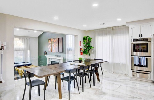 Green Valley North Apartment | Buddha Play | Modern | Pool & Spa Near Vegas strip