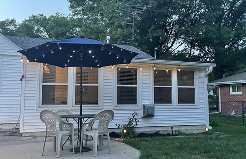 Lincoln House | Buddy & Babes BNB with a BRAND NEW HOT TUB 2024