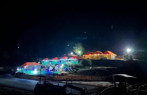 Badrinath RV Rental | Buddy hikers stay just 1.5 km from Badrinath Temple & 1.5 km from Mana Village