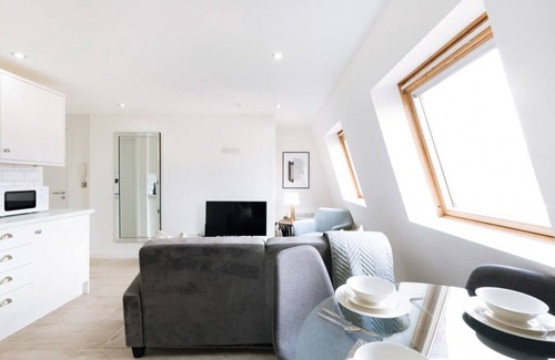 Ipswich Apartment | Budget 1 Bed Top Floor Flat in Central Ipswich