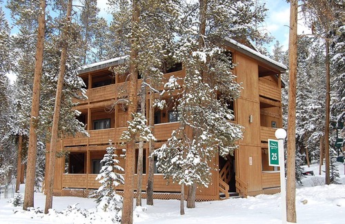 Rendezvous Condo | Budget 1 bedroom, private deck, clubhouse amenities