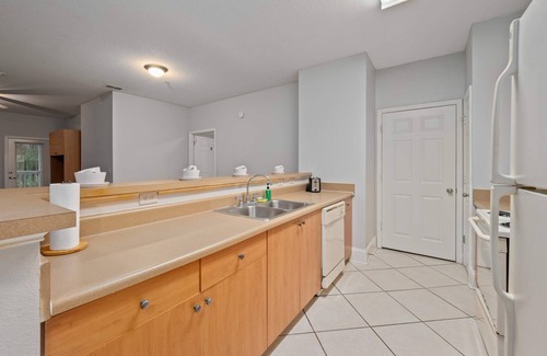 Temple Terrace Condo | Budget 4BR near USF! GYM/Pool/Grill