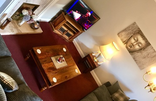 Clowne House | BUDGET ACCOMMODATION MINS FROM JUNCTION 30M1 FREE PARKING. Chesterfield