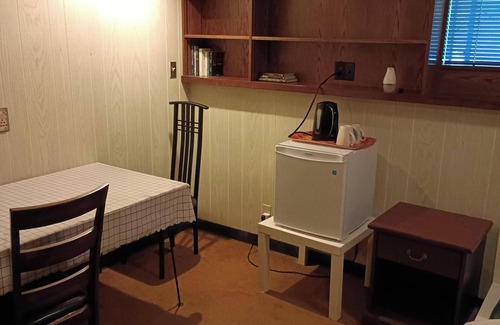 Burnaby House | Budget basement room with shared washroom