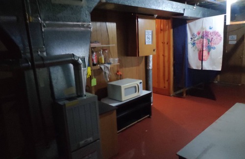 Burnaby House | Budget basement room with shared washroom