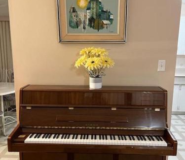 Cloverdale House | Budget Cozy Room in a Walkout Basement- Great Location in Surrey- Langley-10 Min C4