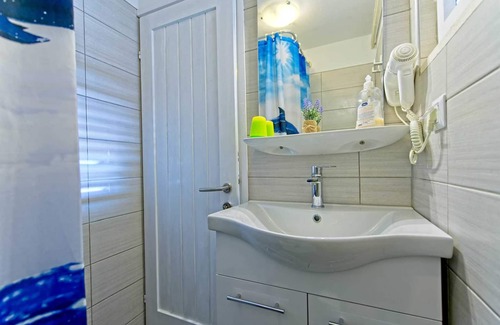 Pomena Apartment | Budget double room close to National Park & lakes