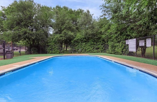 Southridge Apartment | Budget-Friendly 1Bd Apartment I Free Parking