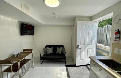 New Westminster Apartment | Budget friendly 2-Bed 1-Bath Suite