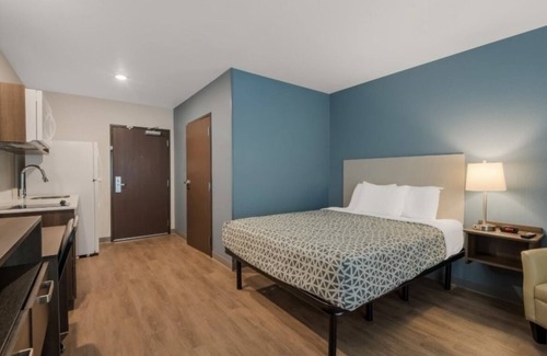 Moreno Valley Hotel | Budget-friendly Accommodation! FREE Parking, Kitchen, Pets Allowed!