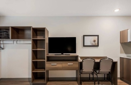 Moreno Valley Hotel | Budget-friendly Accommodation! FREE Parking, Kitchen, Pets Allowed!