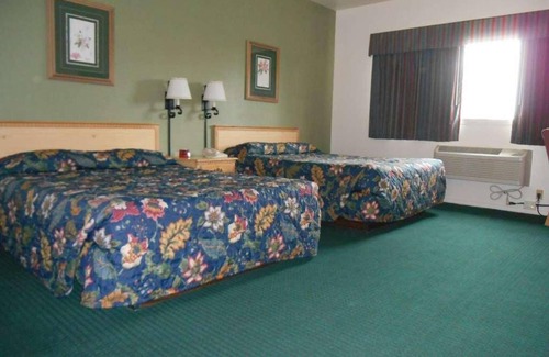 Enumclaw House | Budget-friendly Accommodation! 3 Pet-friendly Units, Free Onsite Parking