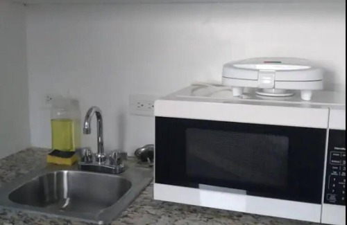 Nassau House | Budget friendly accommodation/Nassau 4 Solo Travelers only. Please read all TKS.
