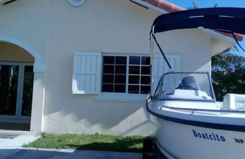 Nassau House | Budget friendly accommodation/Nassau 4 Solo Travelers only. Please read all TKS.