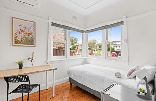 Padstow House | Budget-Friendly Comfort - Private Single Room in Padstow - Shared Bathroom