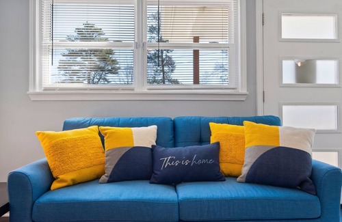 Atlanta House | Budget -Friendly Comfort at Haven B Private Upstairs ROOM