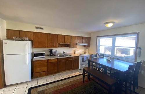 Lawrence Apartment | Budget Friendly | Extended stays welcomed 🏡