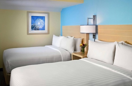 Newark Hotel | Budget-Friendly Getaway! 2 Modern Units, Pet-Friendly, with Free Breakfast