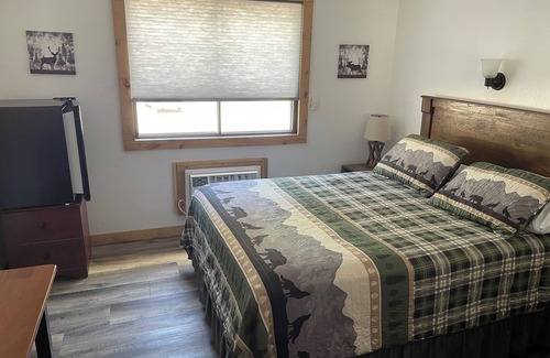 Deadwood Hotel | Budget Friendly Room 108 - Pet Friendly