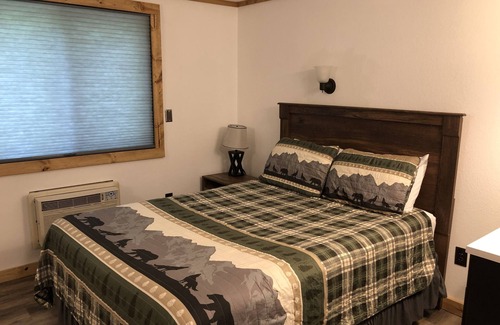 Deadwood Hotel | Budget Friendly Room 103 - No Pets