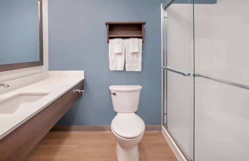 Greenbelt Hotel | Budget-Friendly Space Close to DC Monuments + Walk to Beltway Plaza Mall