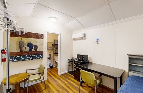 Tallahassee Apartment | Budget-friendly studio near downtown Tallahassee with washer/dryer, WiFi & AC