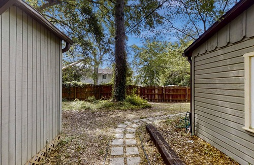Tallahassee Apartment | Budget-friendly studio near downtown Tallahassee with washer/dryer, WiFi & AC